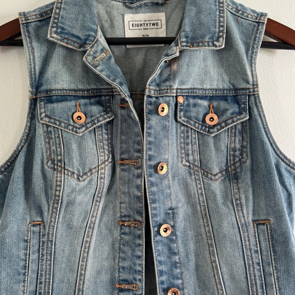 Eighty Two Brand Women’s Denim Vest Medium - Picture 5 of 5